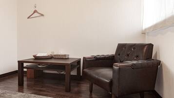 Economy Single Room, 1 Bedroom | Premium bedding, individually decorated, individually furnished, desk