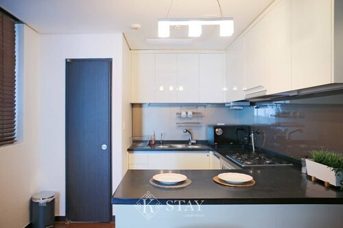 SAMSEONG 270°WINDOW VIEW , 2BDR2BATH- 5MIN, GANGNAM-GU