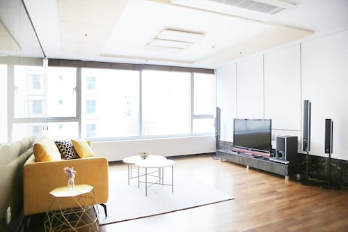 SAMSEONG 270°WINDOW VIEW , 2BDR2BATH- 5MIN, GANGNAM-GU