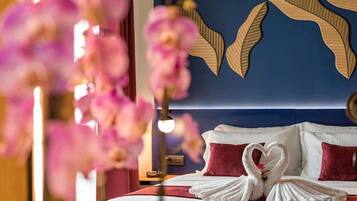 Minibar, coffres-forts dans les chambres, bureau, rideaux occultants