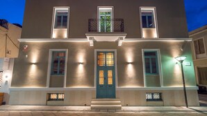 A two-story building with a central entrance, a balcony, and a street lamp. - Artion City Boutique Hotel (Heraklion)