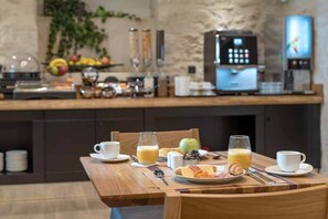 Free daily buffet breakfast  - Artion Boutique by Enorme (Heraklion)