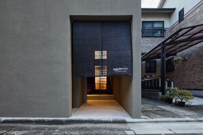 Entrée de l’hébergement