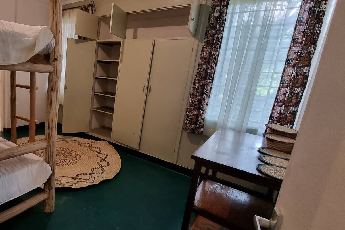 Caja de seguridad en la habitación y decoración personalizada