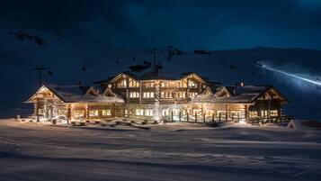 Façade de lâhĂ©bergement - soirĂ©e/nuit