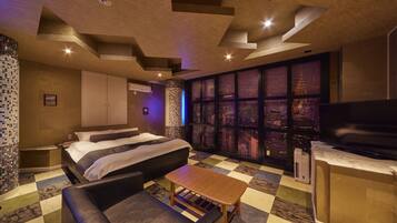 Queen Bedroom - C | Soundproofing, WiFi (free)
