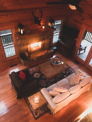 Smart-TV, peis, DVD-spiller og fotballspill