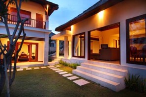 Exterior - Private villa; big garden and 3  BR, outdoor pool, internet, daily cleaning  (nusa dua)