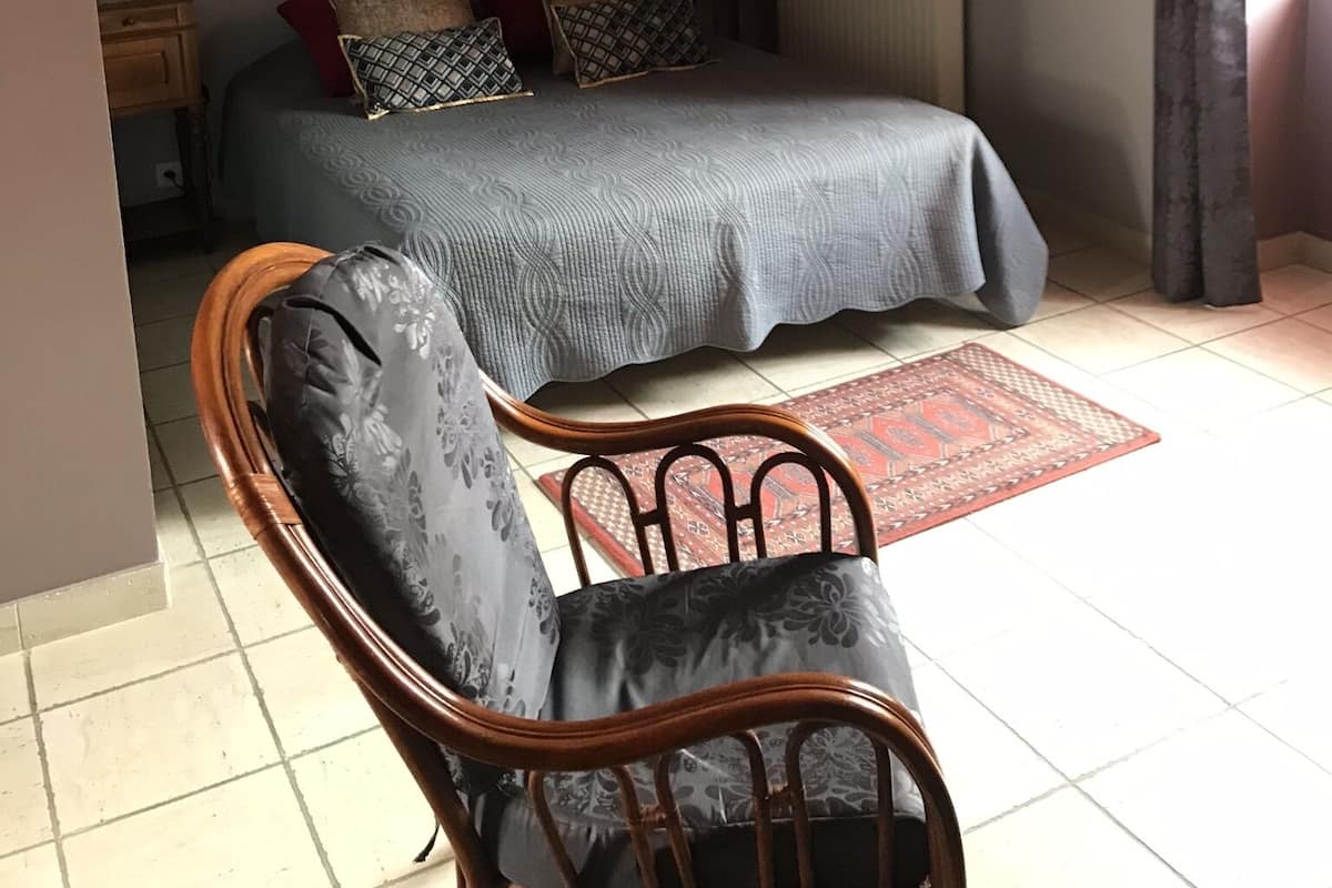 Family Room, Ground Floor (Bordeau) | Free WiFi, individually decorated, individually furnished, bed sheets