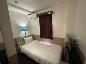 Habitació individual, no fumadors (with Private Bathroom) | Escriptori, wifi gratuïta i roba de llit 