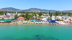 On the beach, beach shuttle, sun loungers, beach umbrellas - Blue Bay Beach Otel (Bodrum)
