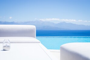 Exterior - White Donkey Hotel (Messini)