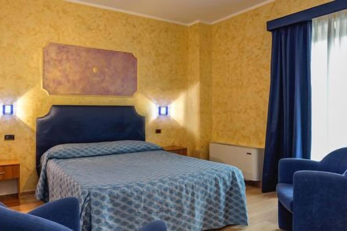 Basic-Doppel- oder -Zweibettzimmer | Schreibtisch, Verdunkelungsvorhänge, schallisolierte Zimmer