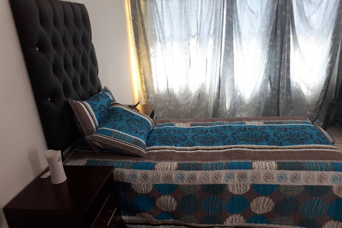 Habitación Confort doble (N°4) | Wifi gratis y ropa de cama