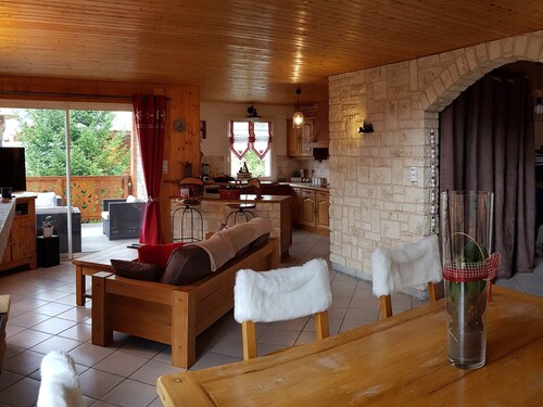 Spacious Duplex 8/9 Pax with Parking, Fireplace, Terrace & Wifi