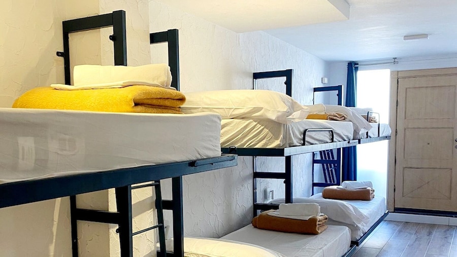 Y Hostel - Albergue Juvenil