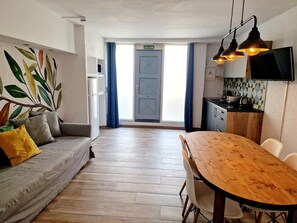 IVY Private Room for 6 People | Área de sala de estar | Smart TV de 40 pulgadas con canales digitales, televisión y Netflix 
