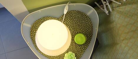 Frigorifero, microonde, piano cottura, macchina per tè/caffè