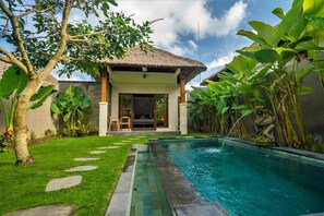 Outdoor pool - Danuan in the village of Kenderan – Tegallalang (Gianyar)