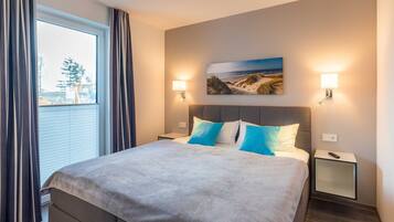 3 bedrooms, desk, travel crib, WiFi