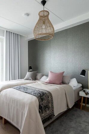 2 bedrooms, iron/ironing board, WiFi, bed sheets