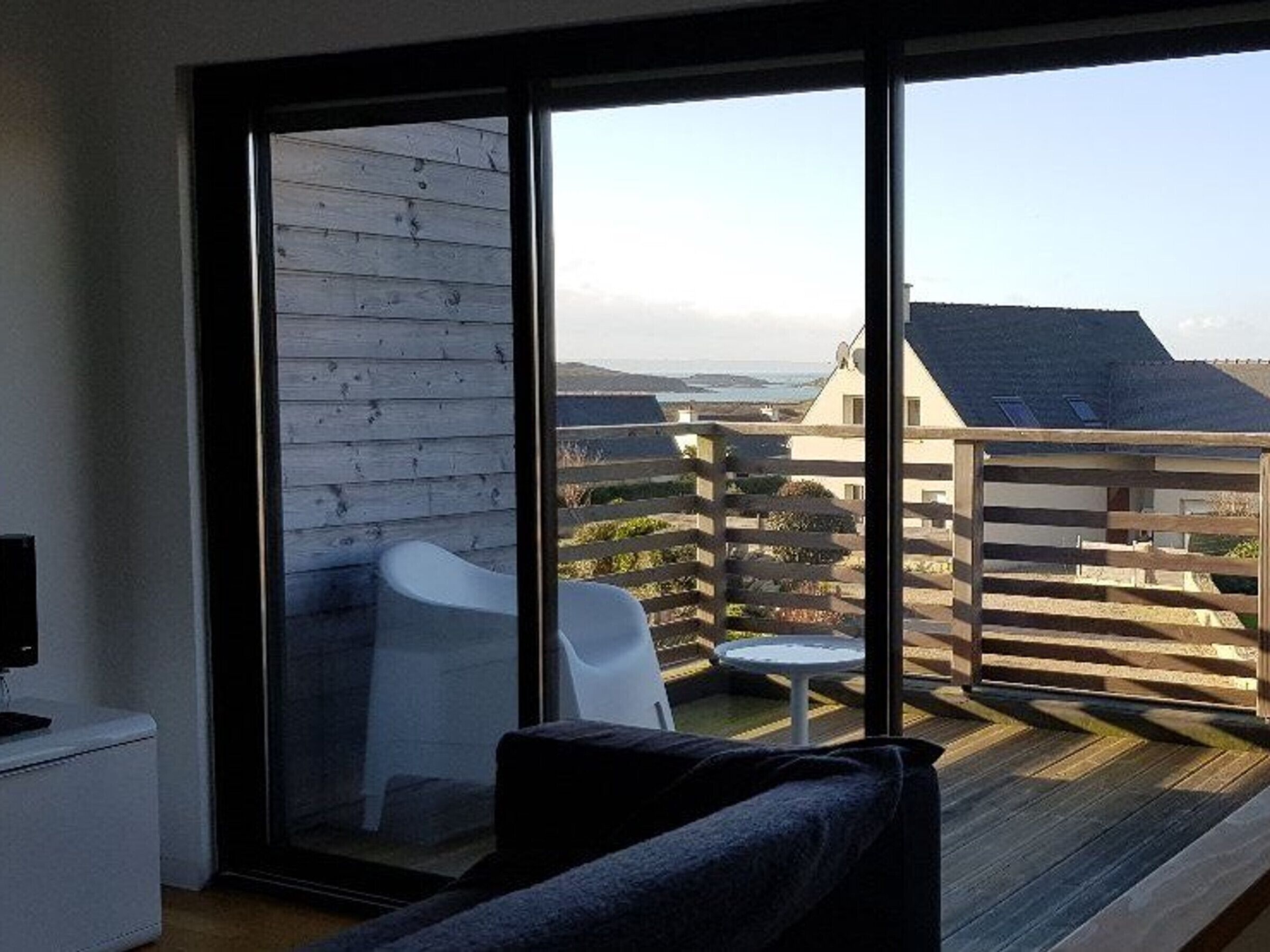 Una televisión, un reproductor de DVD