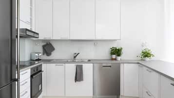 Jääkaappi, mikroaaltouuni, uuni, liesi