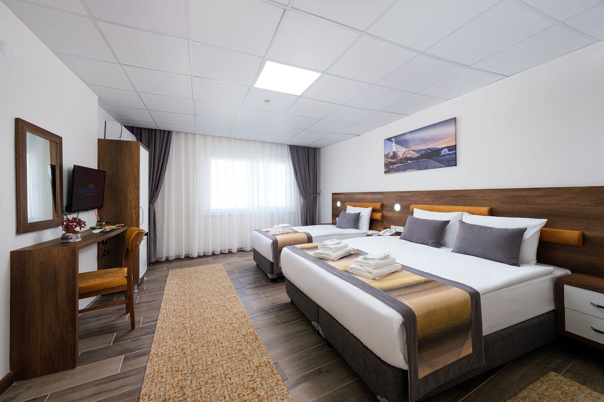 Premium bedding, free minibar, soundproofing, free cots/infant beds