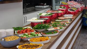 Free daily buffet breakfast