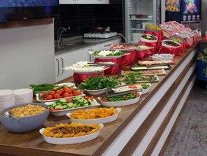 Free daily buffet breakfast  - River Elite Hotel & Spa (Antalya)
