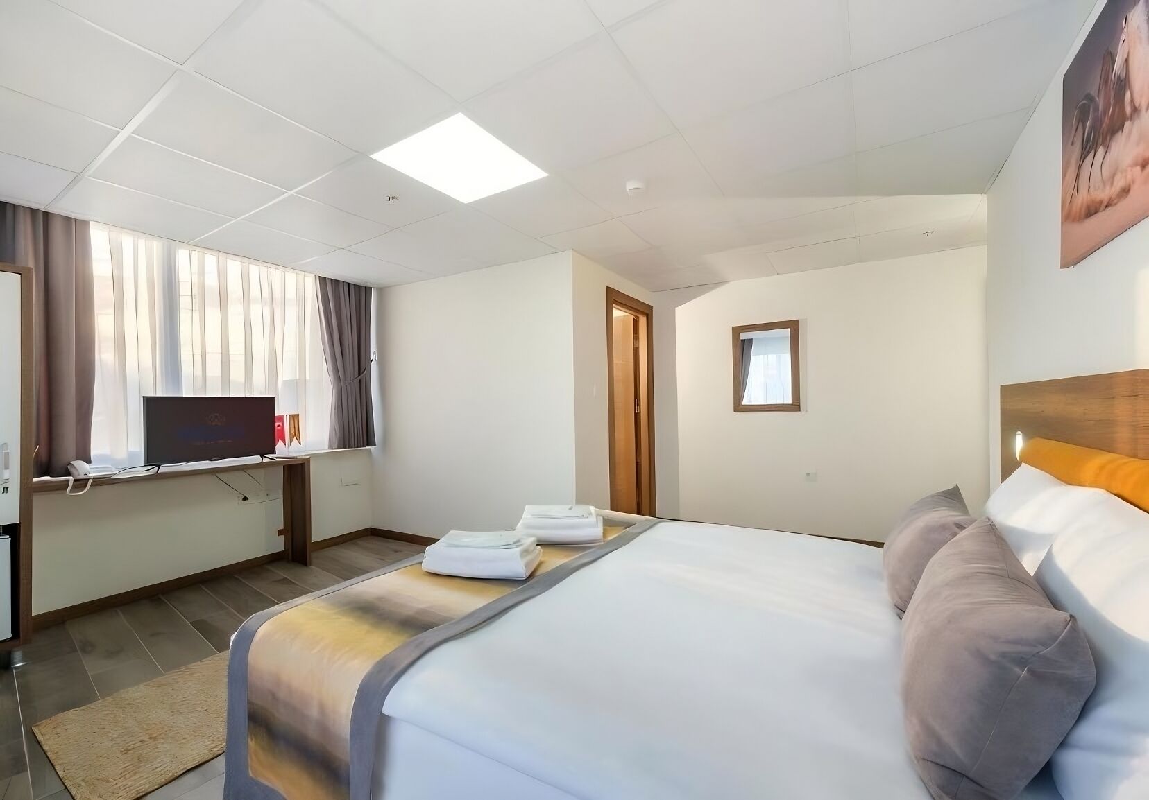 Premium bedding, free minibar, soundproofing, free WiFi