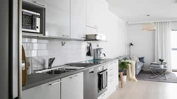 Jääkaappi, mikroaaltouuni, uuni, liesi