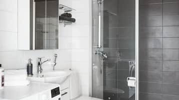 Suihku, hiustenkuivaaja, pyyhkeet, saippua