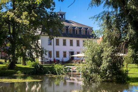 Fasade. Biohotel Stiftsgut Wilhelmsglücksbrunn