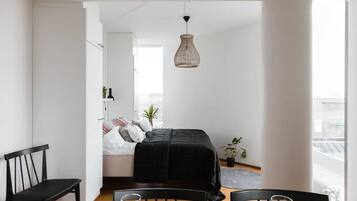 Tabla de planchar con plancha, wifi gratis, ropa de cama