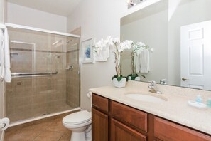 Apartment | Bathroom