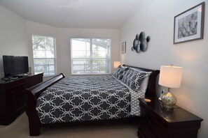 House | 5 bedrooms, travel cot, free WiFi