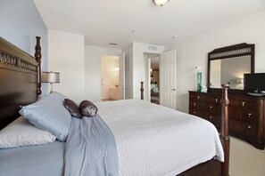 Huoneisto | 3 makuuhuonetta, työpöytä, silitysrauta/-lauta, vauvan matkasänky