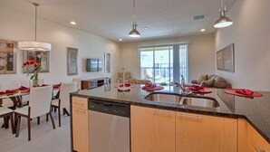 Apartment | Private kitchen | Coffee/tea maker, fridge, microwave, oven - Sd1523 - Serenity Resort (Clermont)