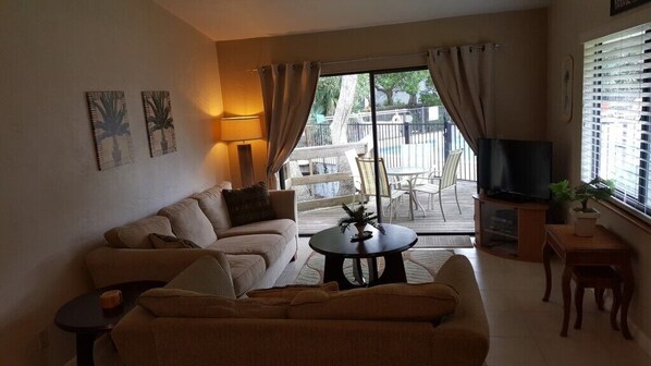 公寓客房 | 客廳 | 平面電視、 DVD 播放機