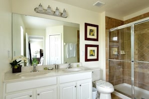 Apartment | Bathroom | Towels