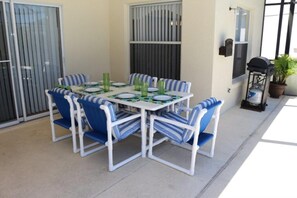 House | Outdoor dining