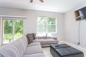 Apartment | Living room | Flat-screen TV, fireplace - Regal Oaks #1 (Kissimmee)