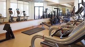 A gym with treadmills, elliptical machines, and weight equipment. - Regal Oaks #1 (Kissimmee)