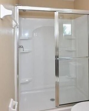 Apartment | Bathroom | Towels - Legacy Park #1 (Davenport)