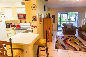 House | Living room | Flat-screen TV, fireplace