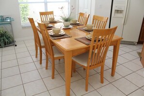 Ferienhaus | Eigene Küche | Kühlschrank, Mikrowelle, Ofen, Herdplatte