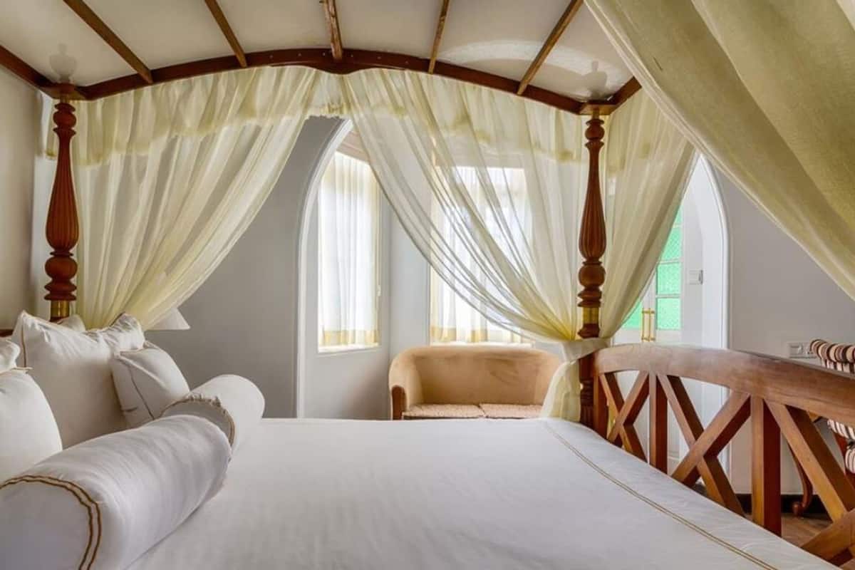 Premium Double Room | Minibar, in-room safe, individually furnished, desk