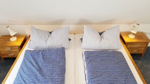 3 bedrooms, travel crib, free WiFi, bed sheets