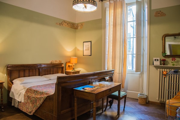 Individually decorated, desk, free cots/infant beds, free WiFi